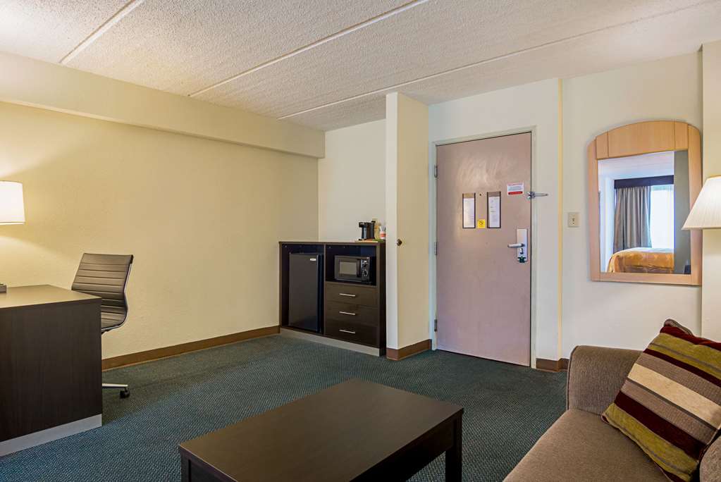 quality suites atlanta airport east