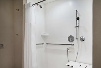 hilton garden inn milwaukee brookfield conference center wi