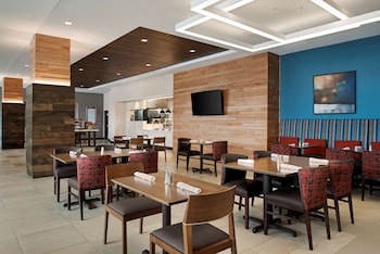 hilton garden inn milwaukee brookfield conference center wi