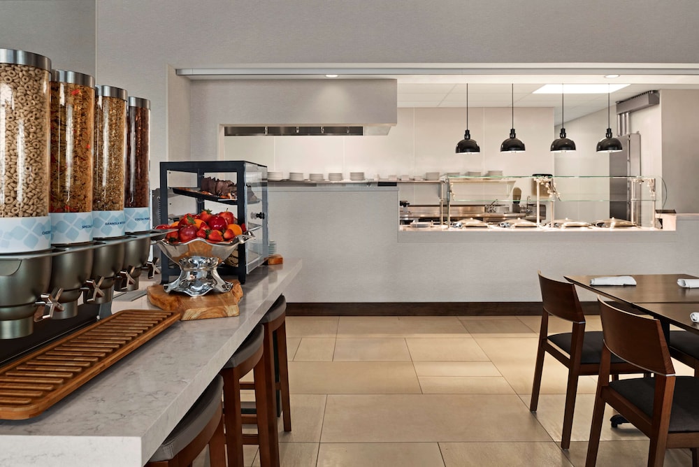 hilton garden inn milwaukee brookfield conference center wi