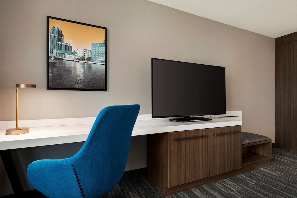 hilton garden inn milwaukee brookfield conference center wi