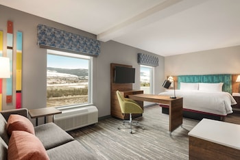 hampton inn and suites by hilton kelowna airport