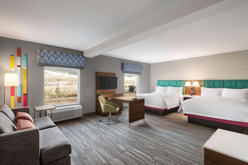 hampton inn and suites by hilton kelowna airport