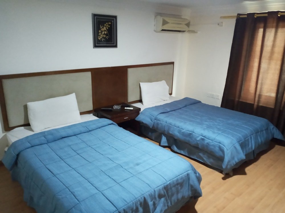seleen hotel suites