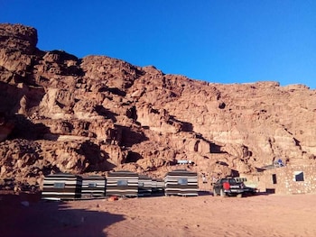 alamer hostel camp