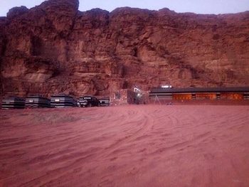 alamer hostel camp
