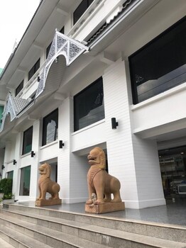 ayothaya hotel
