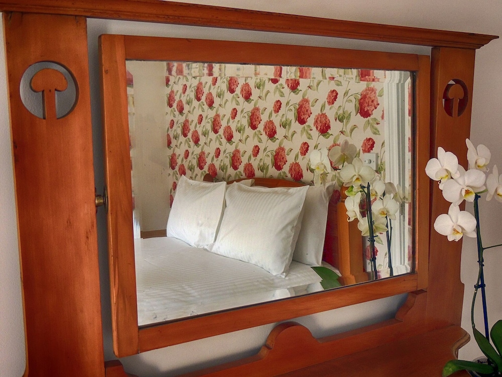 cotswold cottage gems woodbine cottage