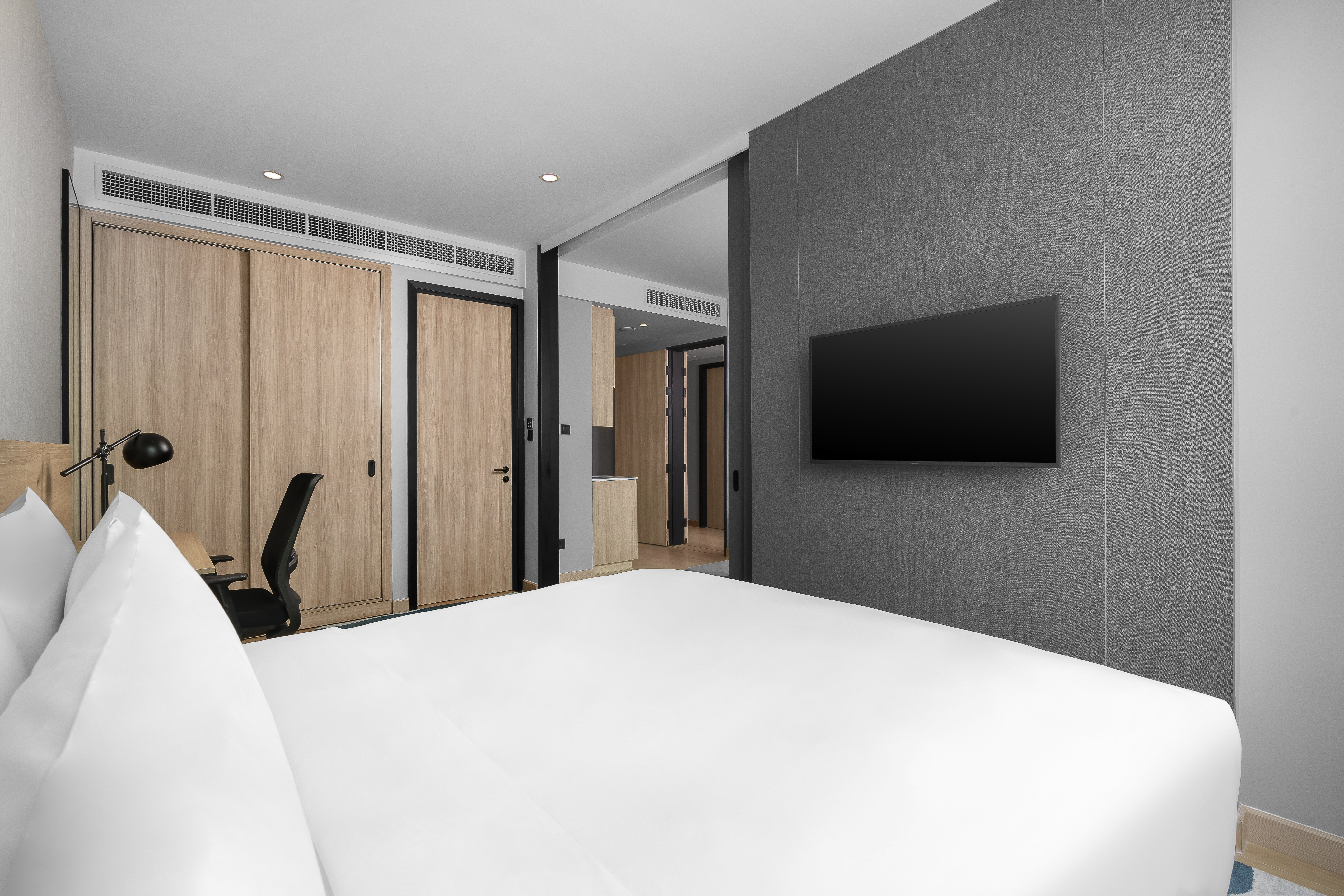 holiday inn and suites siracha laemchabang an ihg hotel
