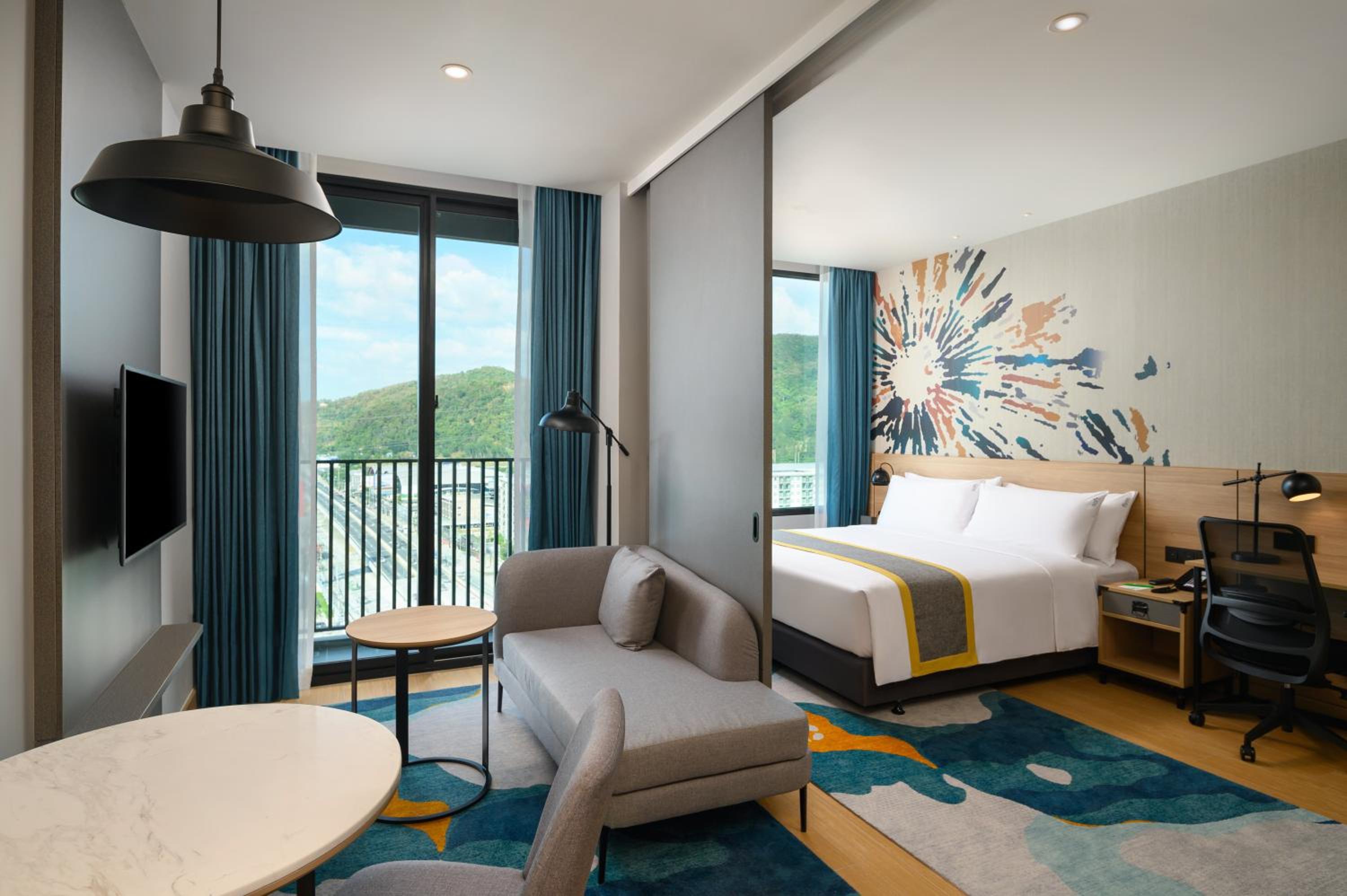 holiday inn and suites siracha laemchabang an ihg hotel