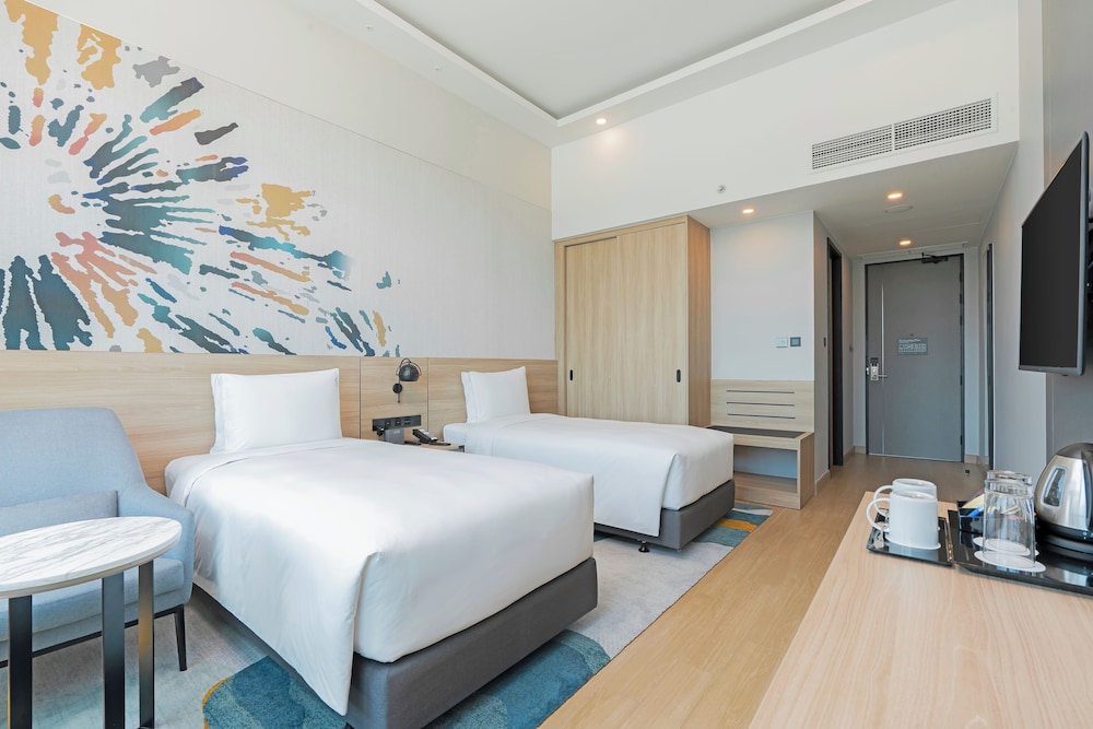 holiday inn and suites siracha laemchabang an ihg hotel