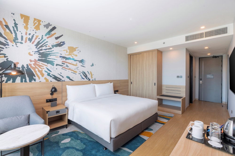 holiday inn and suites siracha laemchabang an ihg hotel