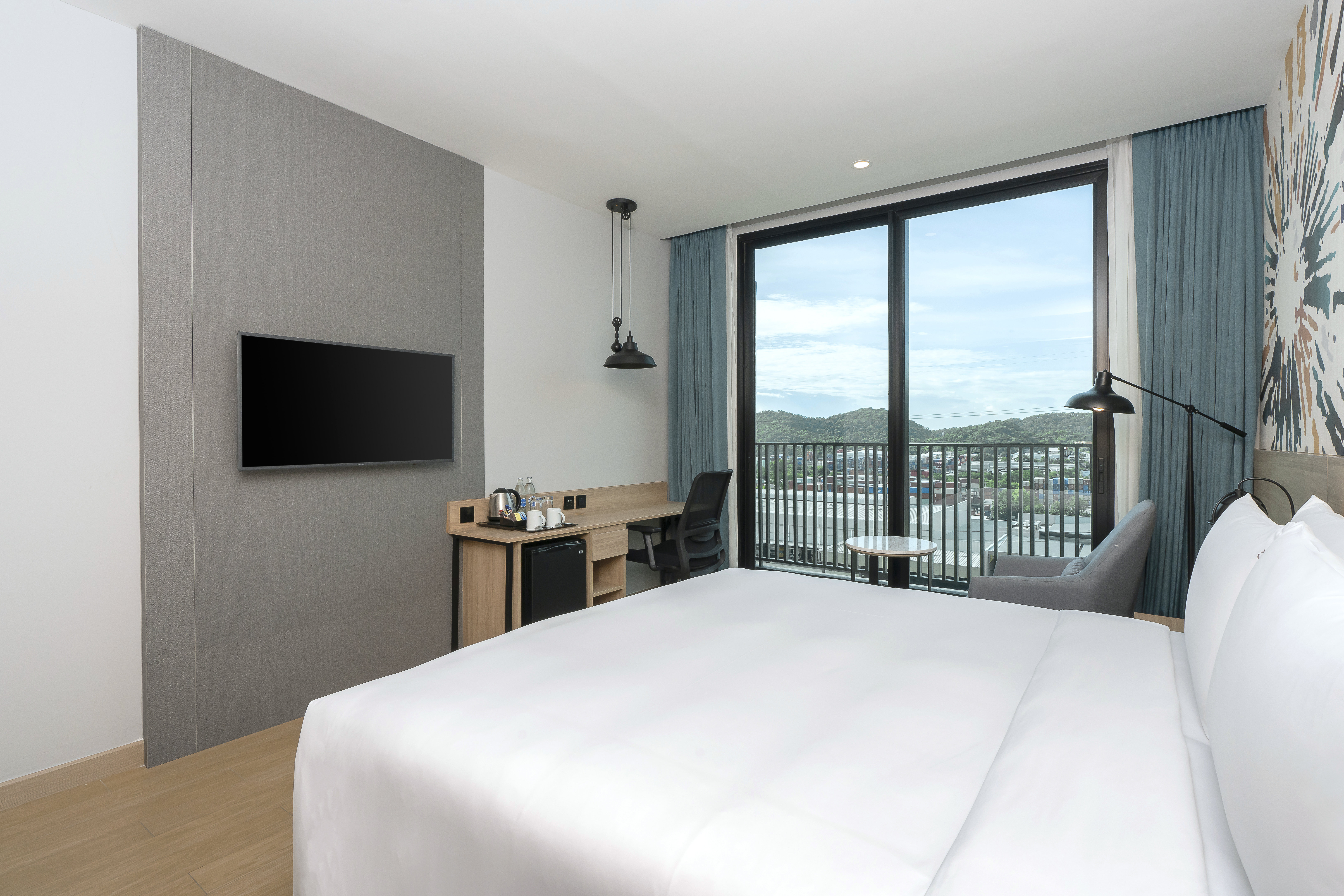 holiday inn and suites siracha laemchabang an ihg hotel