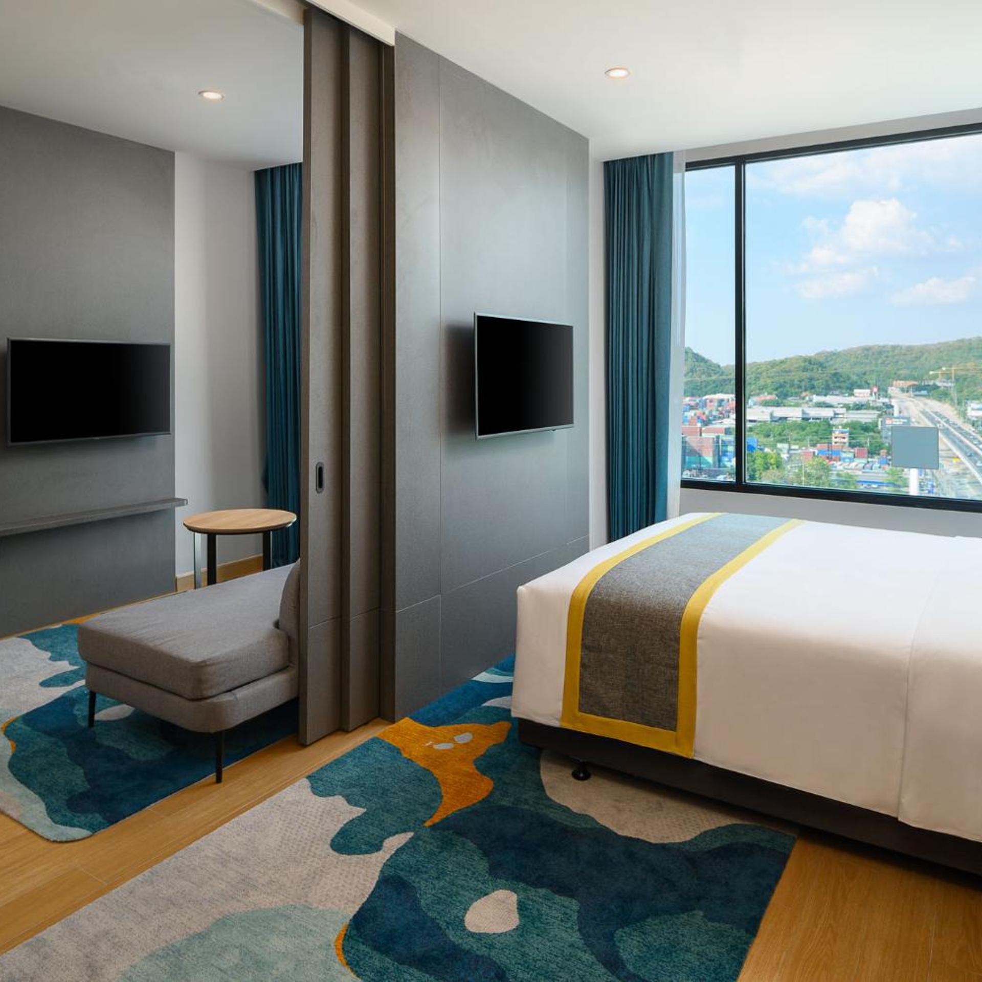 holiday inn and suites siracha laemchabang an ihg hotel