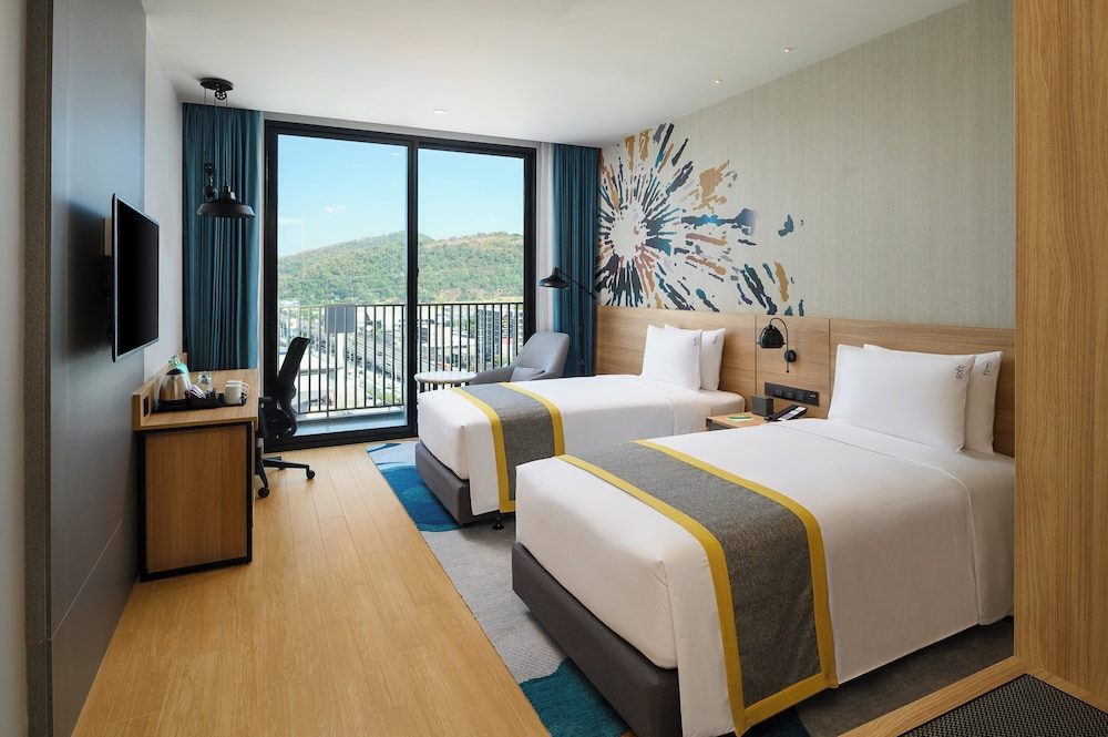 holiday inn and suites siracha laemchabang an ihg hotel