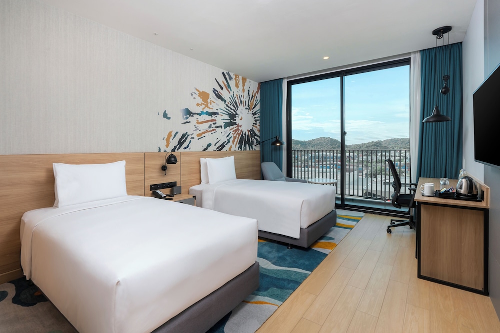 holiday inn and suites siracha laemchabang an ihg hotel