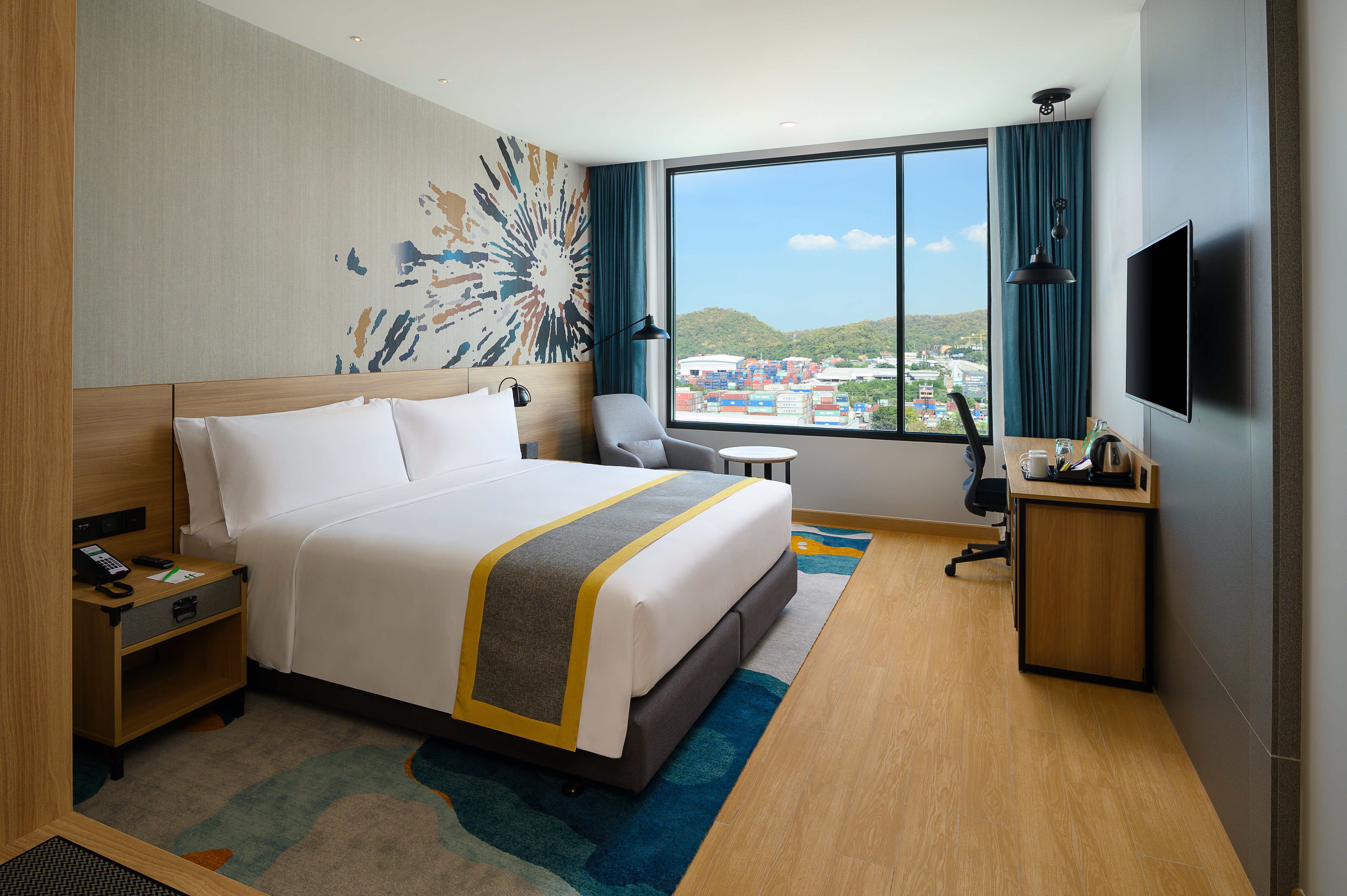 holiday inn and suites siracha laemchabang an ihg hotel