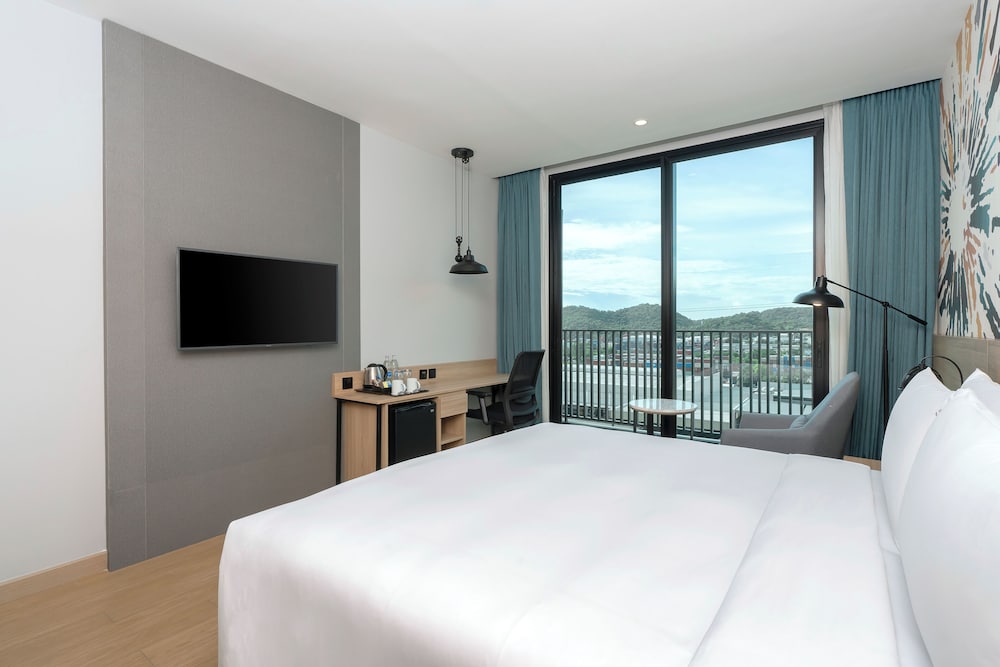 holiday inn and suites siracha laemchabang an ihg hotel