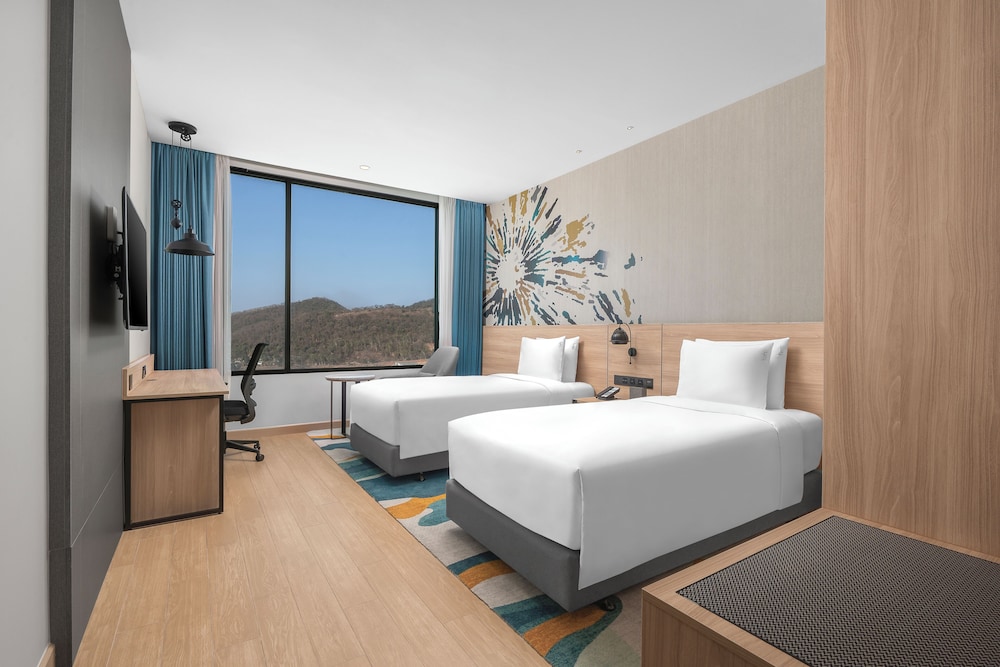 holiday inn and suites siracha laemchabang an ihg hotel