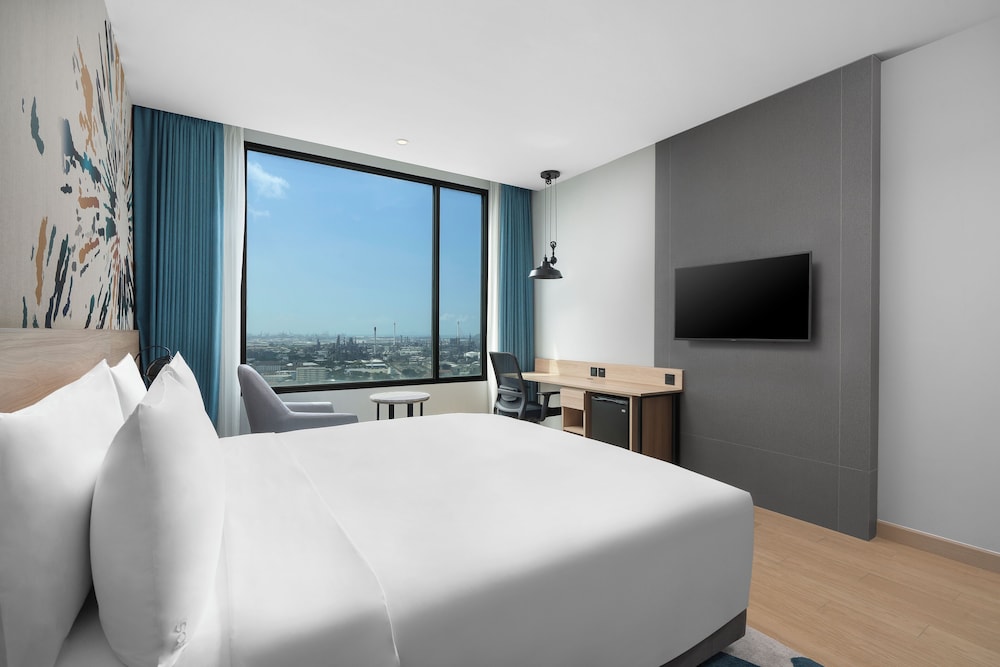 holiday inn and suites siracha laemchabang an ihg hotel