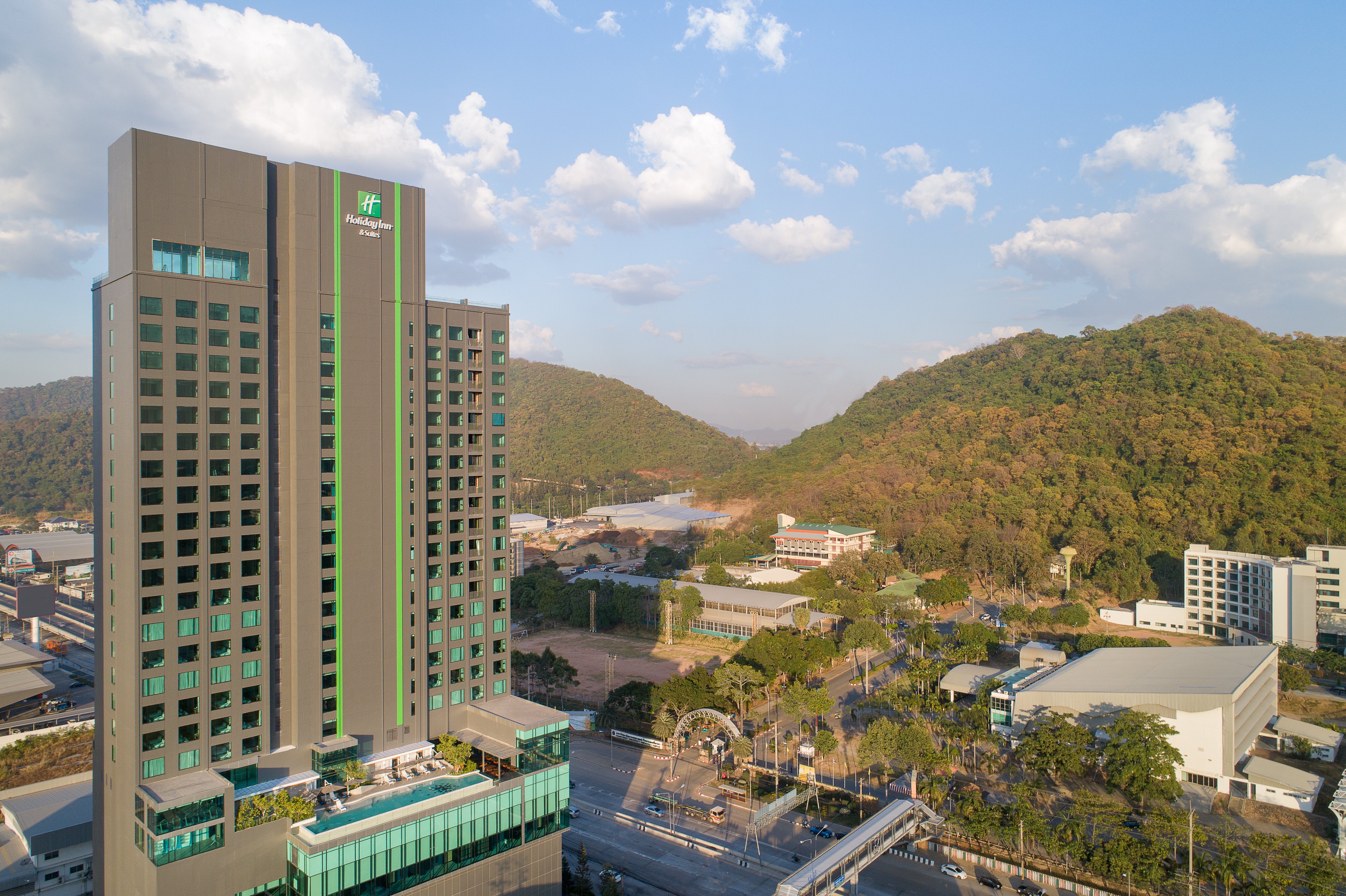 holiday inn and suites siracha laemchabang an ihg hotel