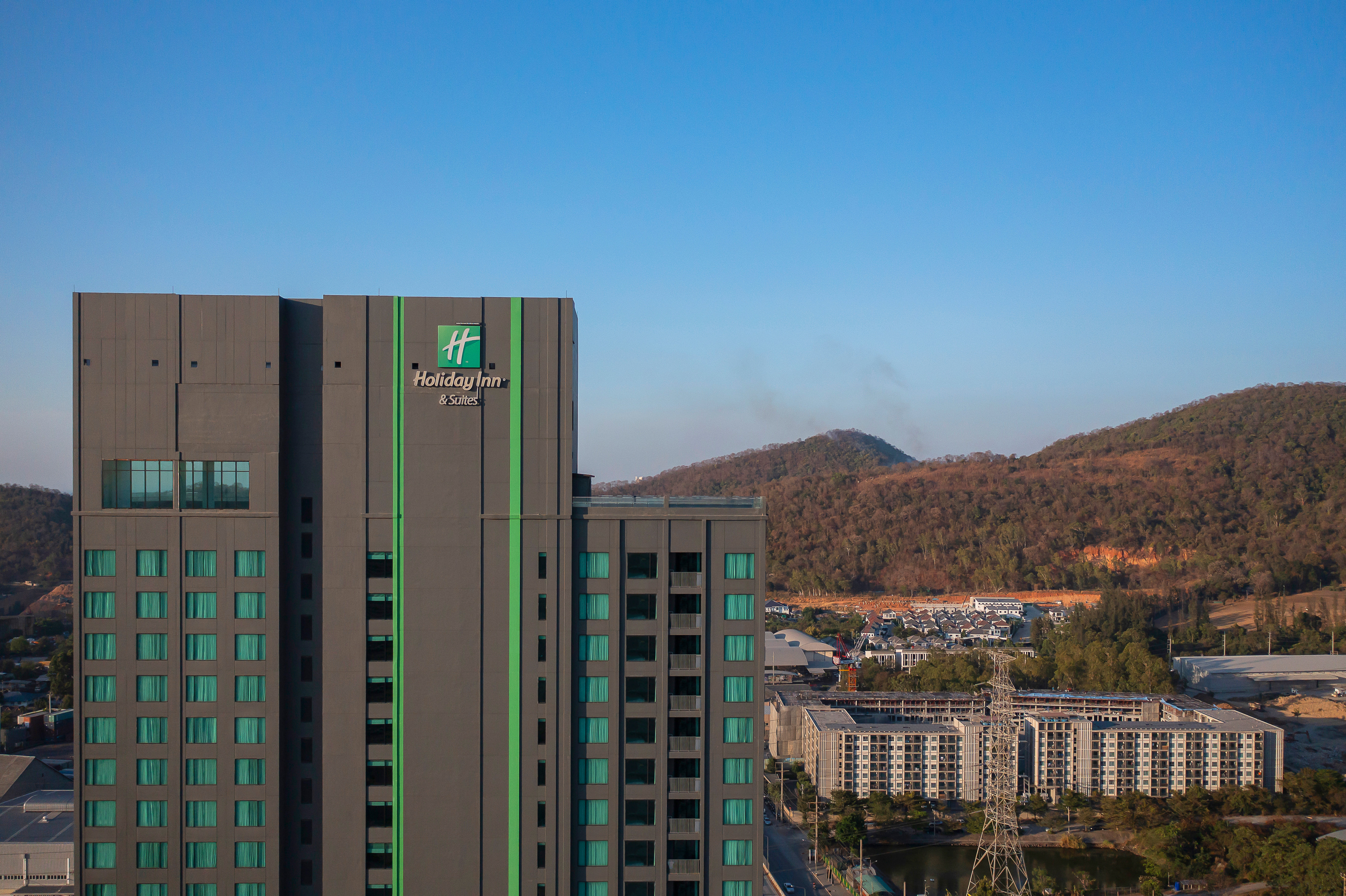 holiday inn and suites siracha laemchabang an ihg hotel