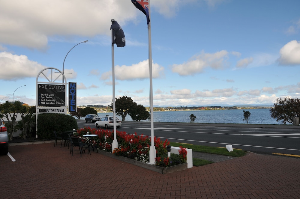 lakeside taupo