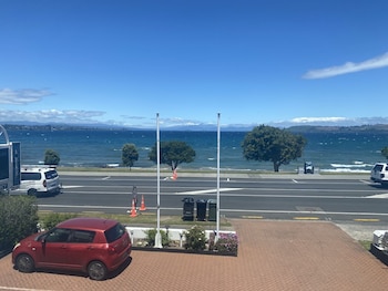 lakeside taupo