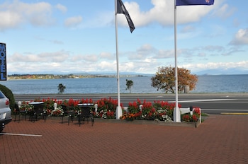 lakeside taupo