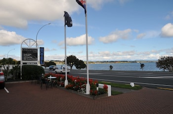 lakeside taupo