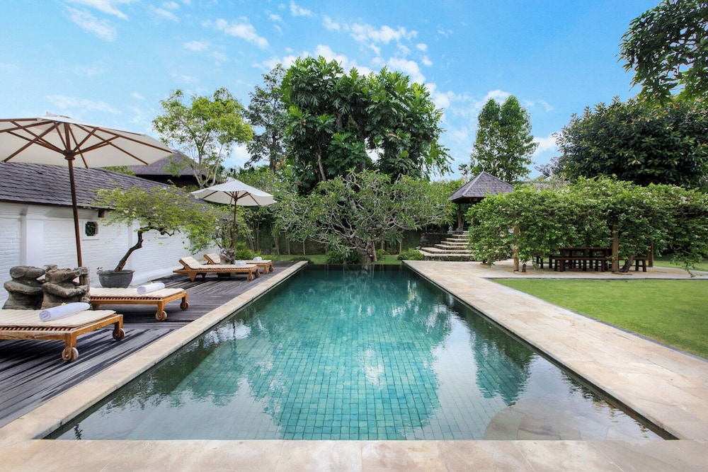 villa wantilan putih