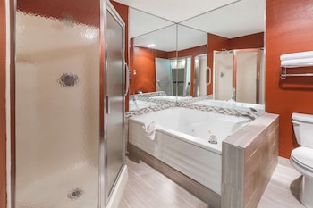 Ramada By Wyndham Canton/Hall Of Fame,Near Belden Village Mall,2 star