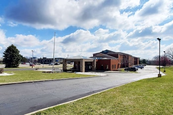 Ramada By Wyndham Canton/Hall Of Fame,Near Belden Village Mall,2 star