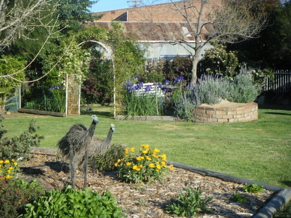 orana windmill motel