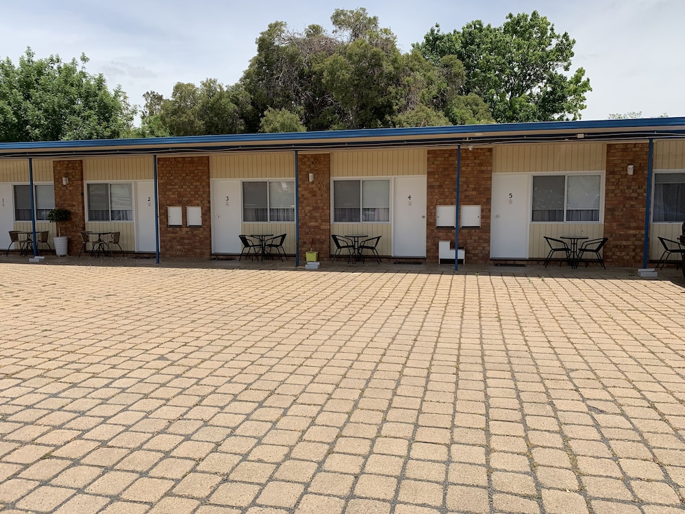 orana windmill motel