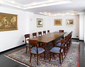 international hotel and suite