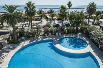 international hotel and suite