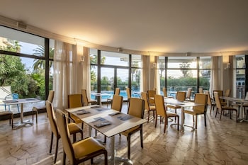 international hotel and suite