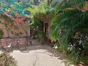 surf and relax inn arugambay