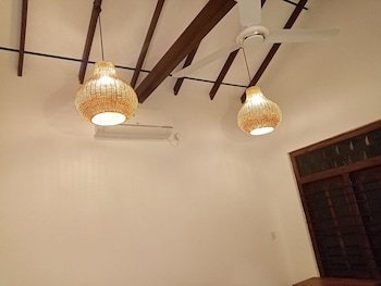 surf and relax inn arugambay