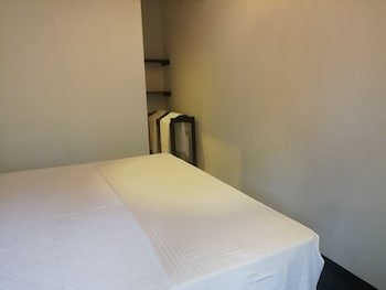 surf and relax inn arugambay