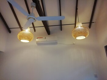 surf and relax inn arugambay