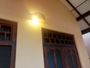 surf and relax inn arugambay