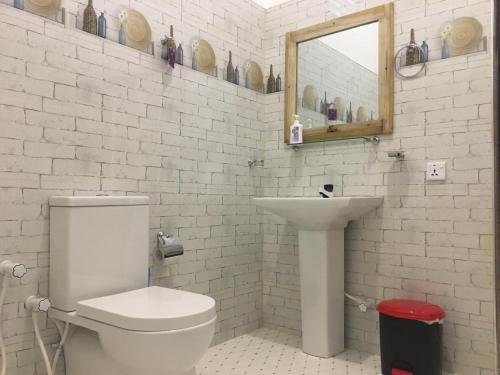 surf and relax inn arugambay