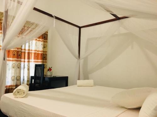 surf and relax inn arugambay