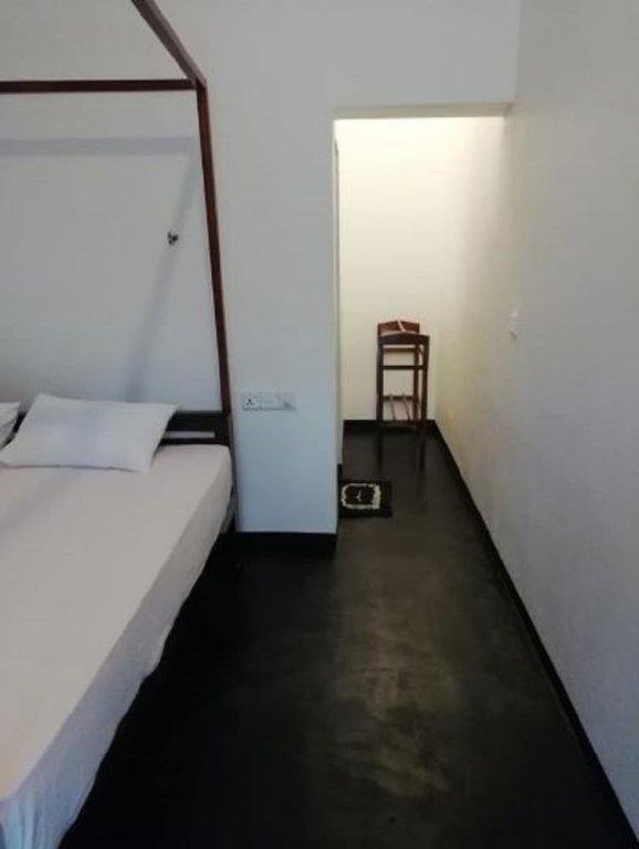 surf and relax inn arugambay