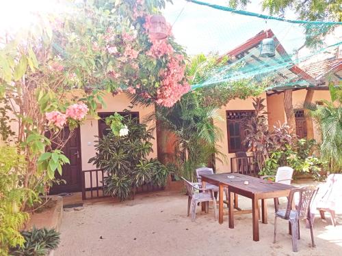 Surf & Relax Inn Arugambay,Arugam Bay>>Ampara,3 star