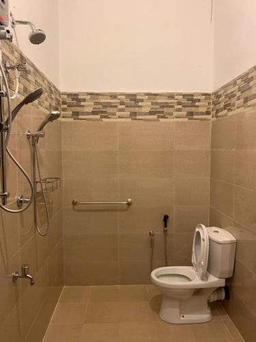 surf and relax inn arugambay