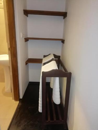 surf and relax inn arugambay