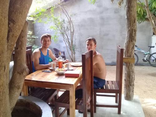 surf and relax inn arugambay